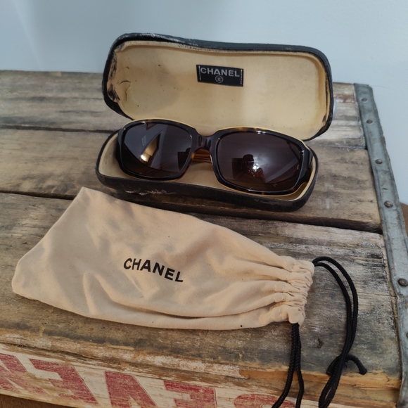 Chanel sunglasses Authentic chic brown tortoise shell Logos - Picture 1 of 16